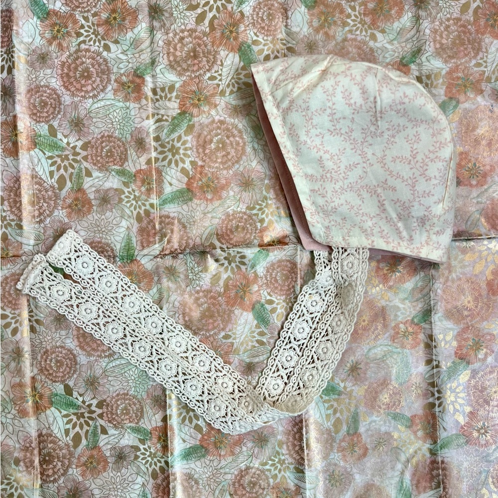 Handmade, Reversible, Light Pink And Cream Baby Bonnet🩷